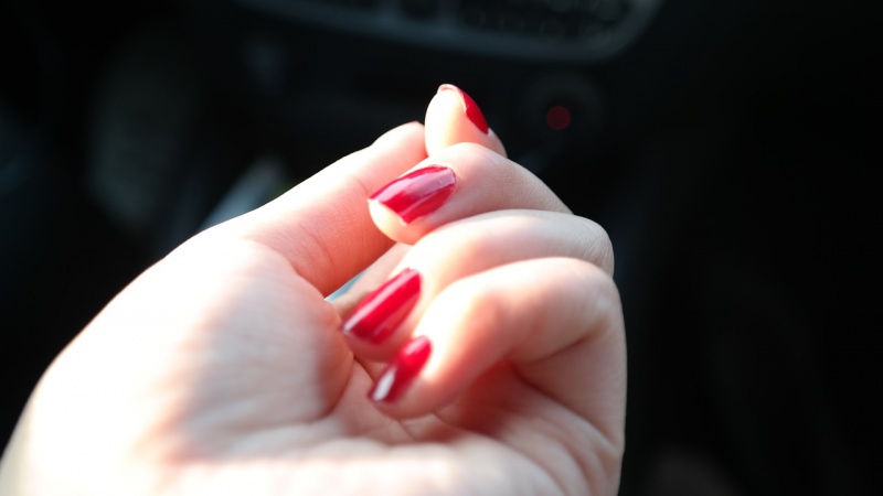 Read more about the article Dlaczego paznokcie się rozdwajają?